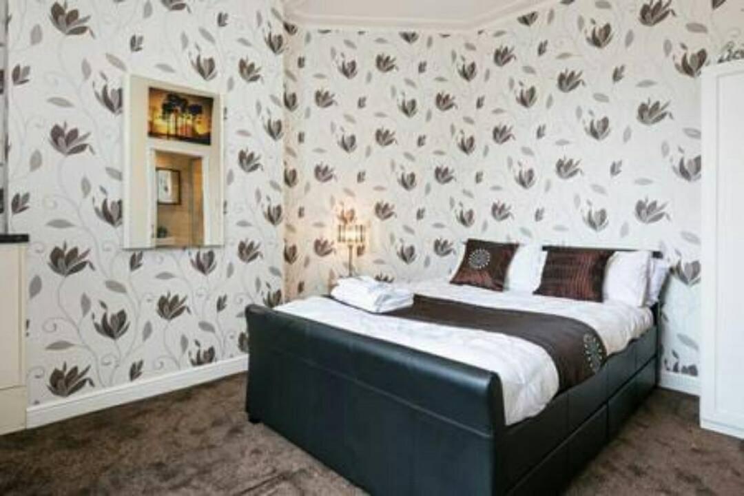 Knutsford House Holidays Manchester Bagian luar foto