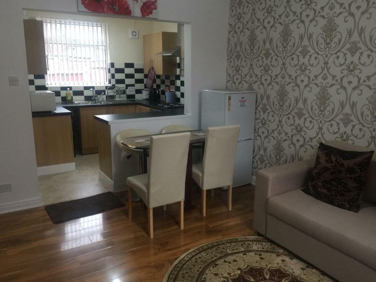 Knutsford House Holidays Manchester Bagian luar foto